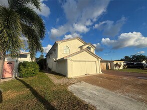 472 NW 2nd Terrace in Deerfield Beach, FL - Building Photo - Building Photo