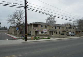 Hall Street Apartments in Visalia, CA - Building Photo - Building Photo