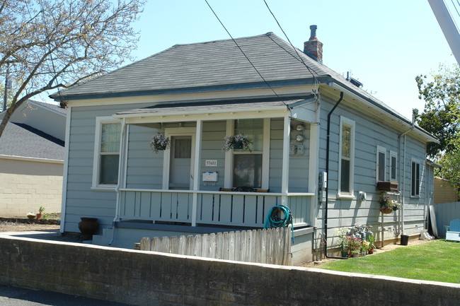37681 2nd St in Fremont, CA - Foto de edificio - Building Photo