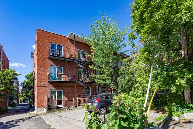 1831 Sicard Rue in Montréal, QC - Building Photo - Building Photo