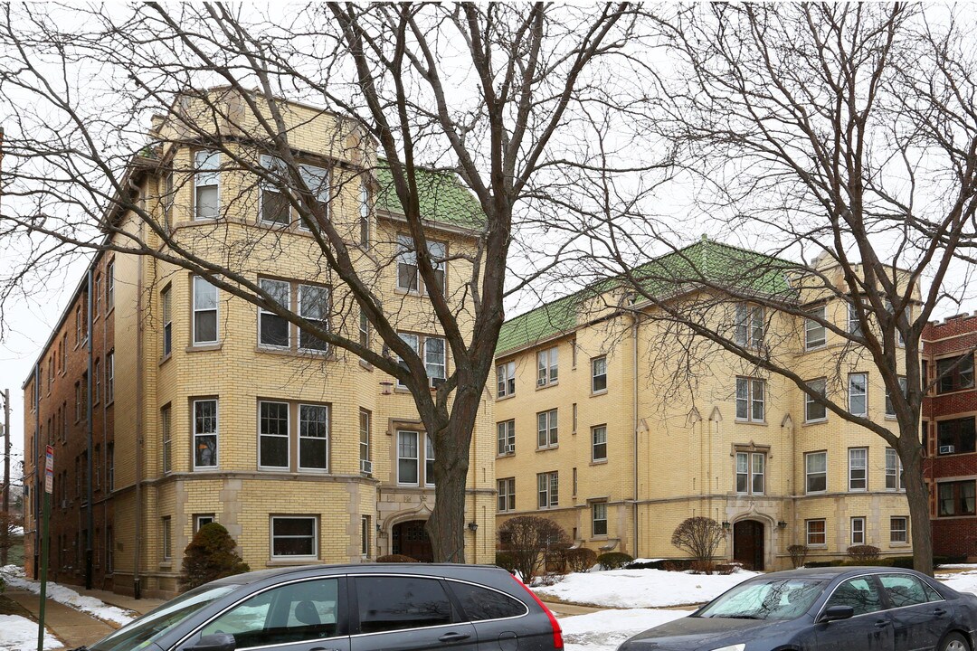 Michigan Court in Evanston, IL - Building Photo