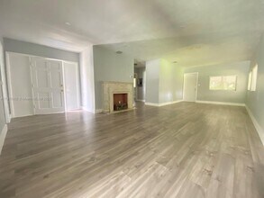 210 NE 146th St-Unit -210 in Miami, FL - Building Photo - Building Photo