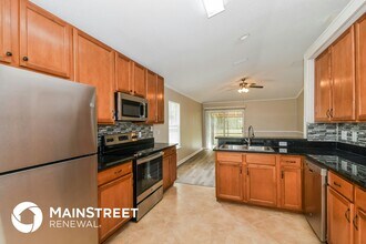 7104 Rapid River Dr W in Jacksonville, FL - Building Photo - Building Photo