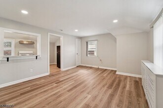 2-11 31st St in Fair Lawn, NJ - Building Photo - Building Photo