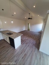 802 N Elkhart Ave in Lubbock, TX - Building Photo - Building Photo