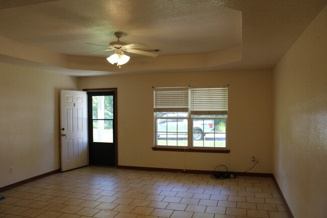 240 E Holly St in Russellville, AR - Building Photo - Building Photo