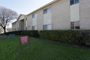 Courtyard Apartments