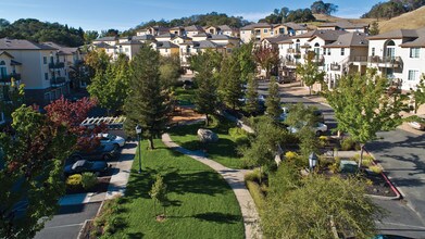 The Boulders at Fountaingrove in Santa Rosa, CA - Foto de edificio - Building Photo