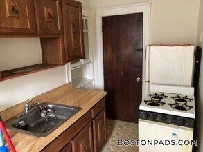 53 Fellsway W, Unit 2 in Medford, MA - Building Photo - Building Photo