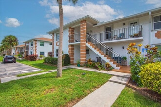 1217 S Lakes End Dr in Fort Pierce, FL - Building Photo - Building Photo