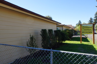 Claybourne Terrace in Portland, OR - Building Photo - Building Photo