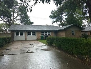 9013 Lugary Dr in Houston, TX - Building Photo - Building Photo