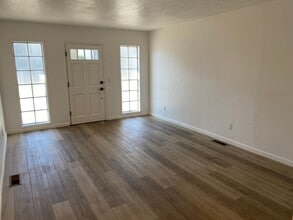 327 Laurel St in San Diego, CA - Building Photo - Building Photo