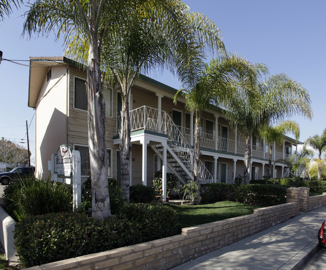 St. Francis Apartments in San Diego, CA - Building Photo - Building Photo