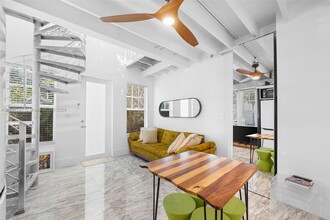 739 2nd St, Unit o in Miami Beach, FL - Foto de edificio - Building Photo