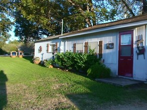 912 S Jefferson St in La Grange, TX - Building Photo - Building Photo