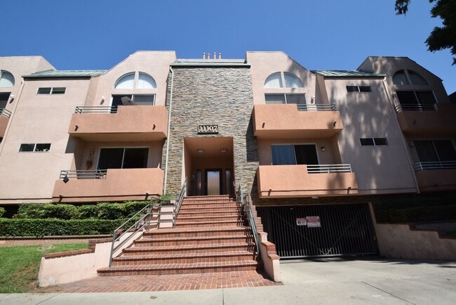 11107 La Maida St