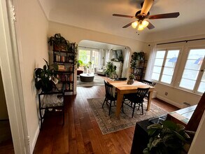 412 N Orange Grove Ave, Unit 412 in Los Angeles, CA - Building Photo - Building Photo
