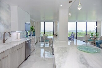 5540 N Ocean Dr in Riviera Beach, FL - Foto de edificio - Building Photo