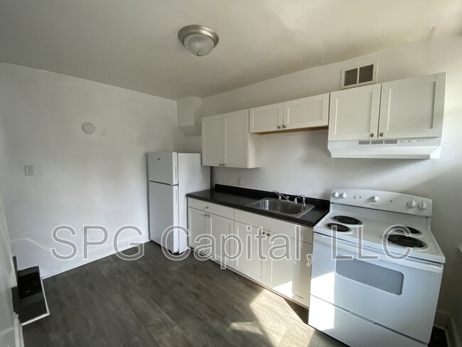 28 E Maple St in York, PA - Building Photo - Building Photo