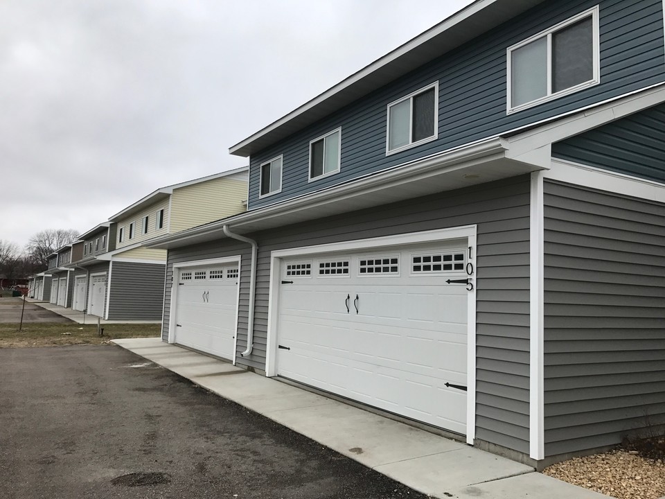 101 Linda Path, Unit 15C in Eagle Lake, MN - Building Photo