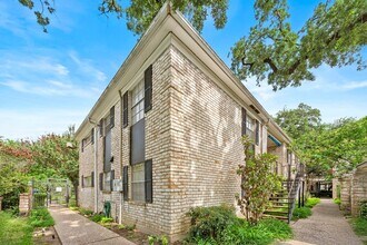 7900 Westheimer Rd, Unit 121 in Houston, TX - Building Photo - Building Photo