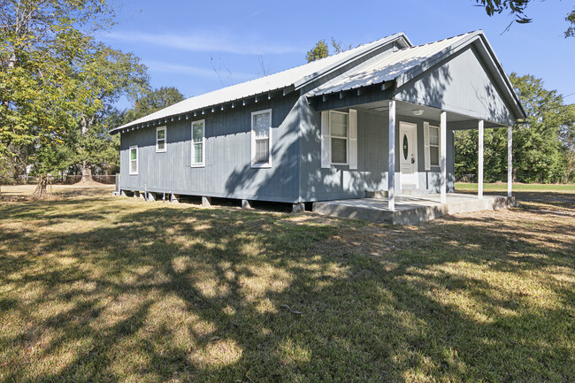 2418 Irving St in West Orange, TX - Building Photo - Building Photo