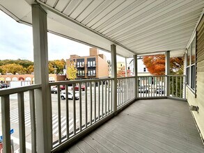 879 Broadway in Somerville, MA - Foto de edificio - Building Photo