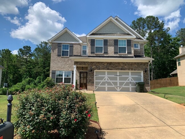 property at 2615 Dunkirk Cir