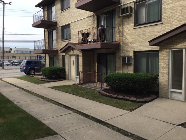 property at 6049 W 64th Pl