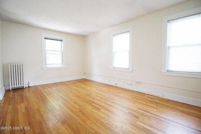28 Locust St, Unit 2 in Greenwich, CT - Building Photo - Building Photo