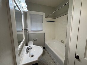 2214 Avenue O 1/2 in Galveston, TX - Building Photo - Building Photo