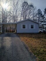 101 Edmonds Dr in Oliver Springs, TN - Building Photo