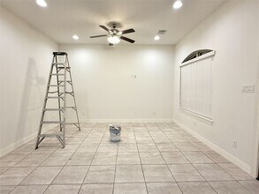 2610 Appian Wy in Roman Forest, TX - Building Photo - Building Photo
