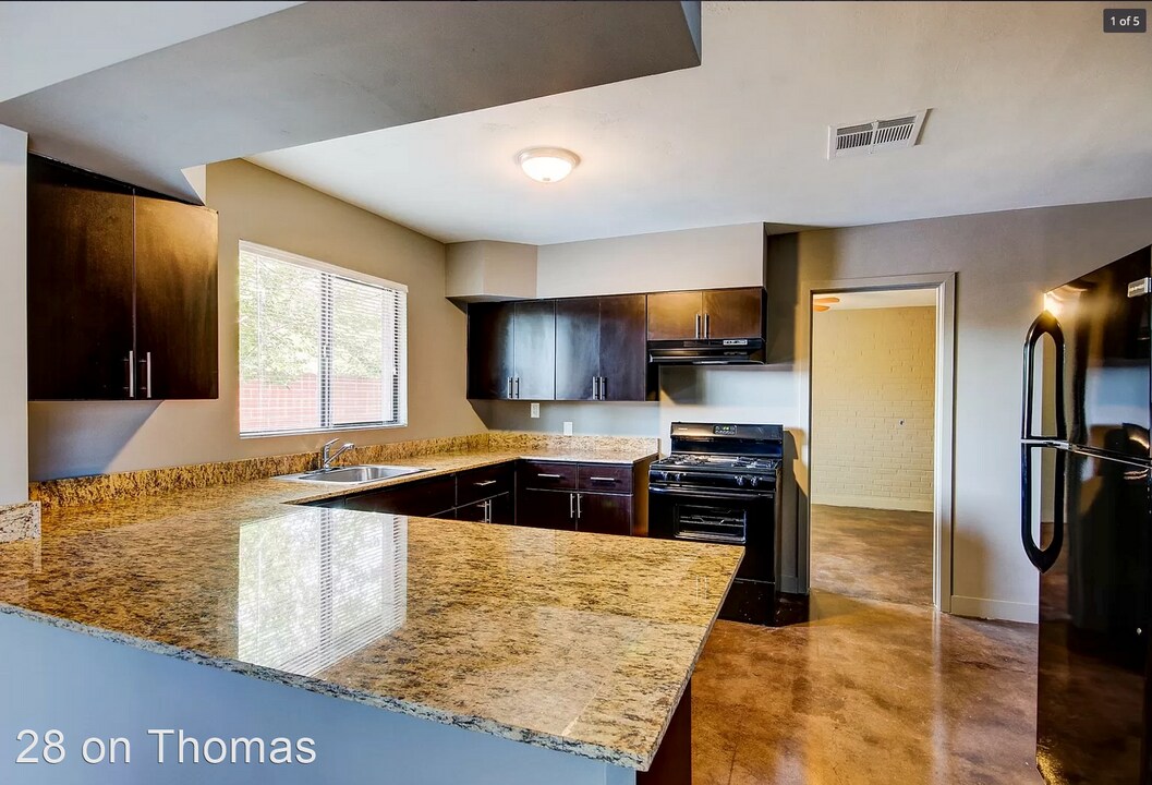 1225 E Thomas Rd in Phoenix, AZ - Building Photo