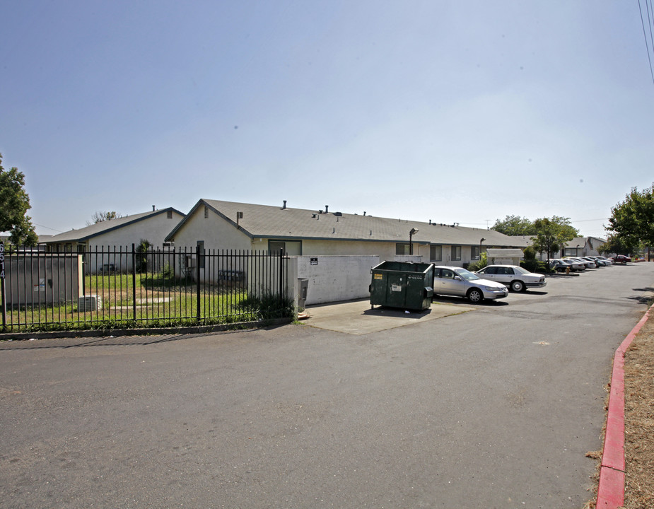 Parkside Apartments in Sacramento, CA - Building Photo