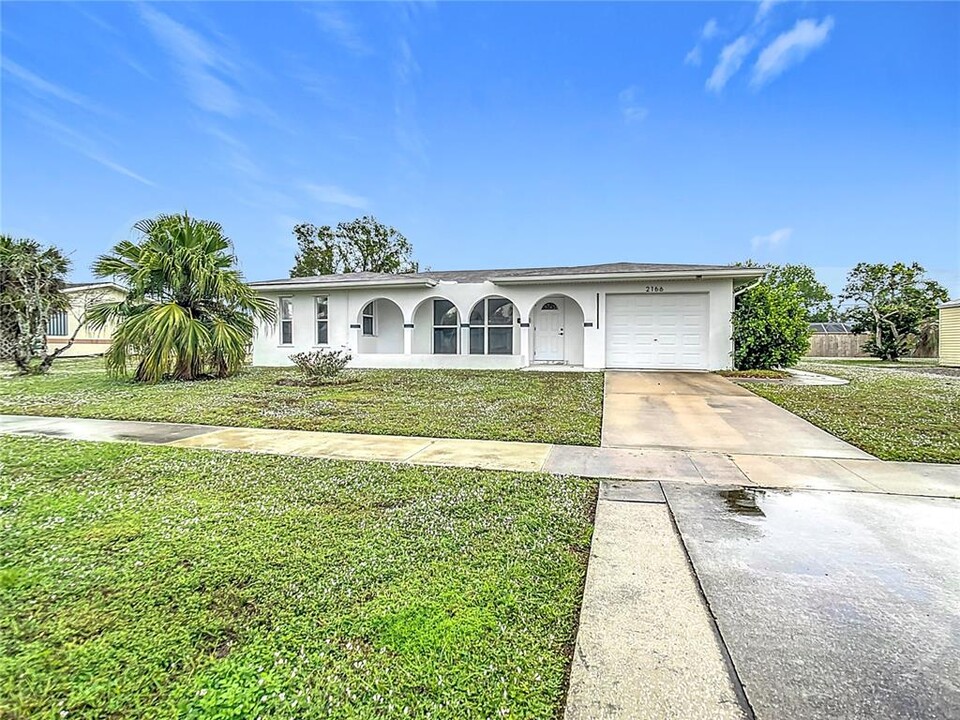 2166 Beacon Dr in Port Charlotte, FL - Building Photo