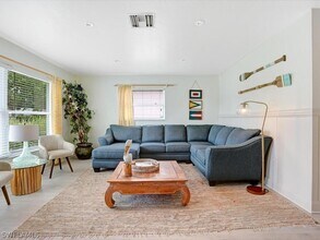 856 98th Ave N in Naples, FL - Foto de edificio - Building Photo