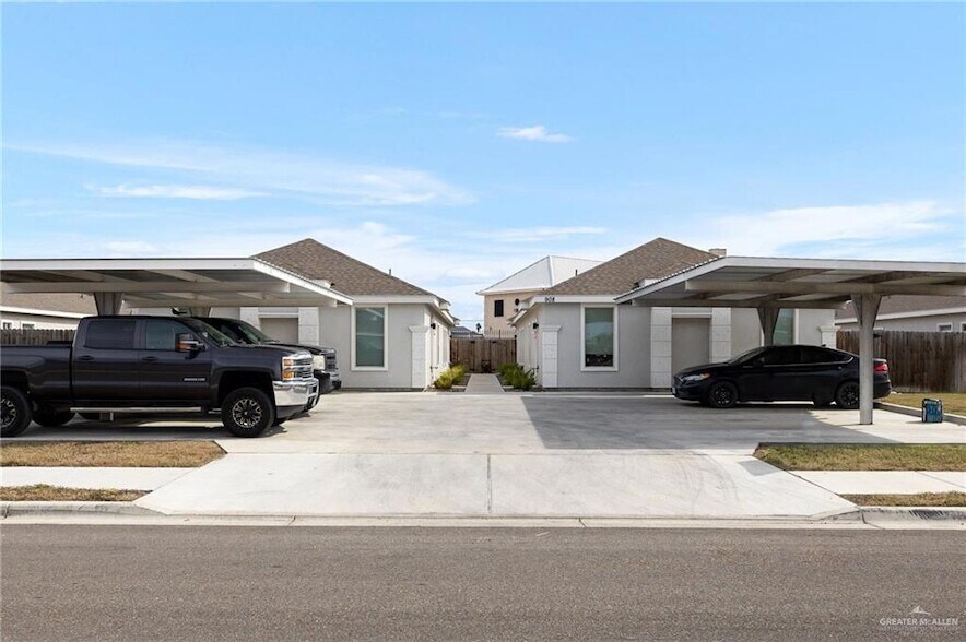 904 Kentucky St, Unit 2 in Alton, TX - Building Photo