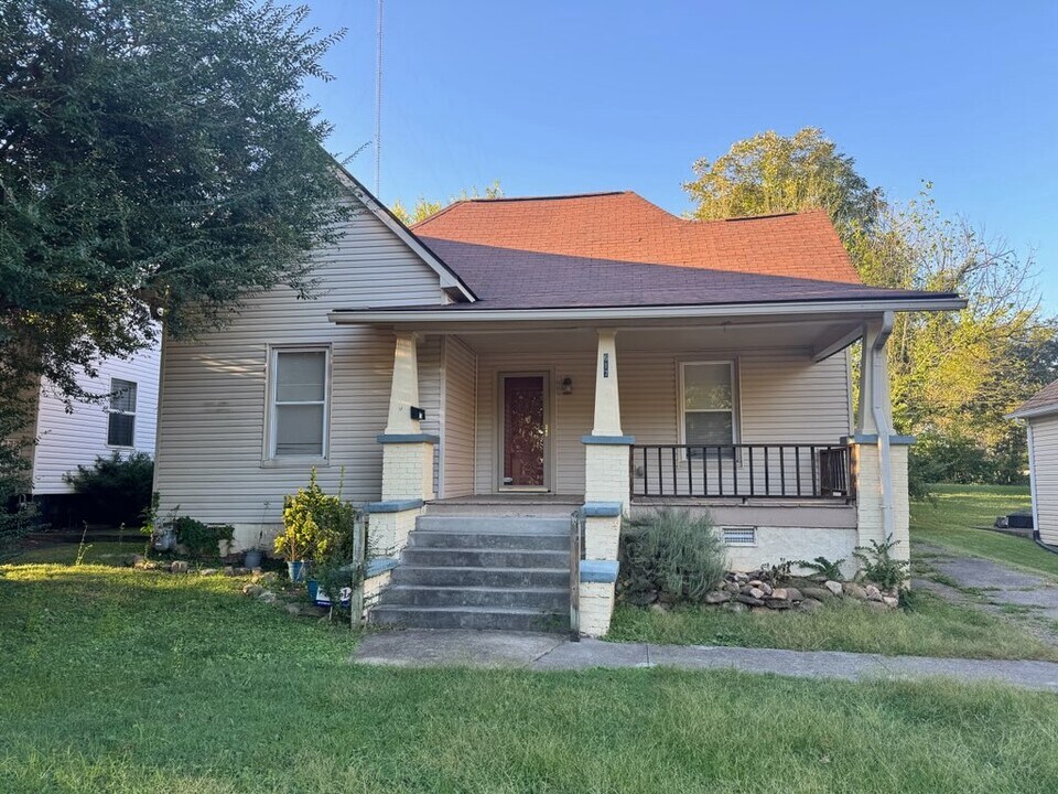 617 Hiawassee Ave in Knoxville, TN - Building Photo
