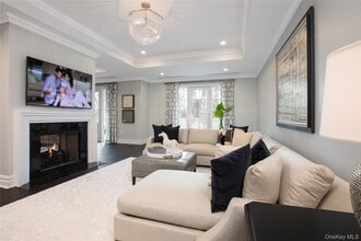 3000 Royal Ct in North Hills, NY - Building Photo - Building Photo