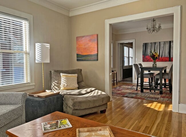 property at 533 Livingston Ave NE