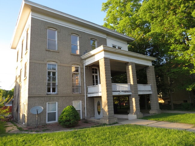 property at 310 E Washington St
