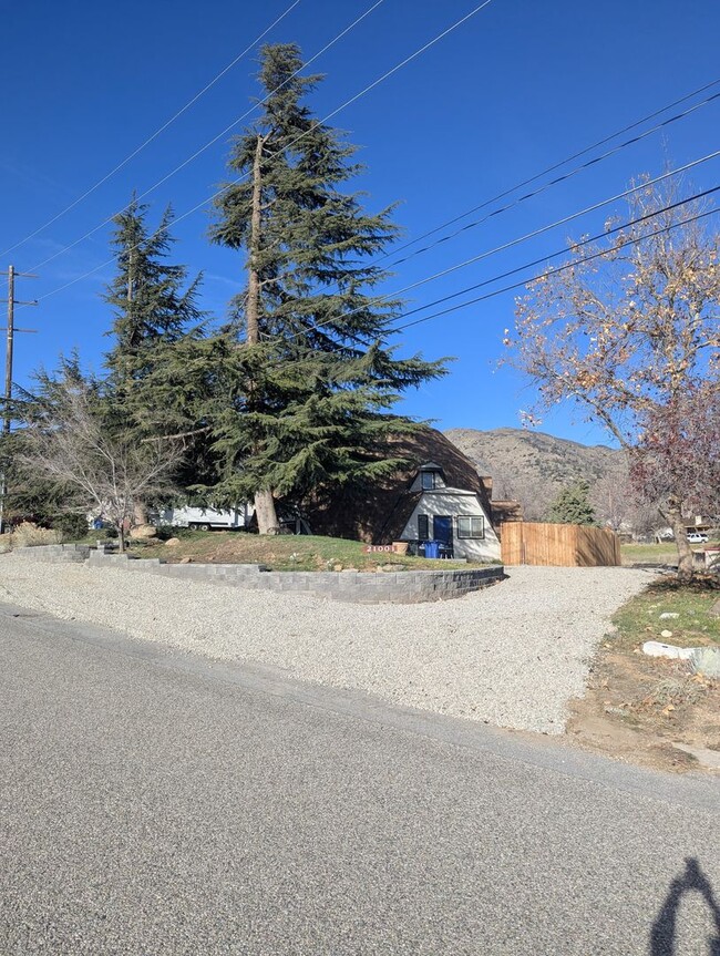 21001 Country Club Dr in Tehachapi, CA - Building Photo - Building Photo