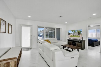 1633 SE 5th Ct in Deerfield Beach, FL - Foto de edificio - Building Photo