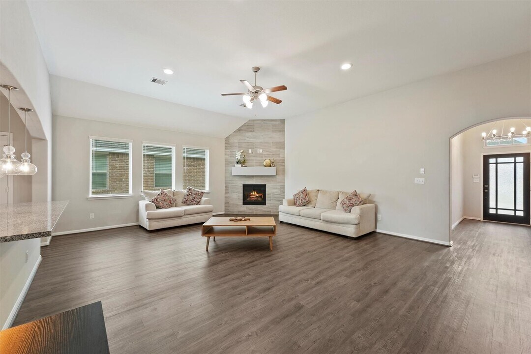 15103 Dry Ridge Ct in Humble, TX - Foto de edificio