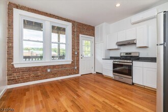 200 Forest St in Montclair, NJ - Building Photo - Building Photo