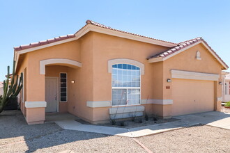 11657 W Cardinal Ct in Surprise, AZ - Building Photo - Building Photo