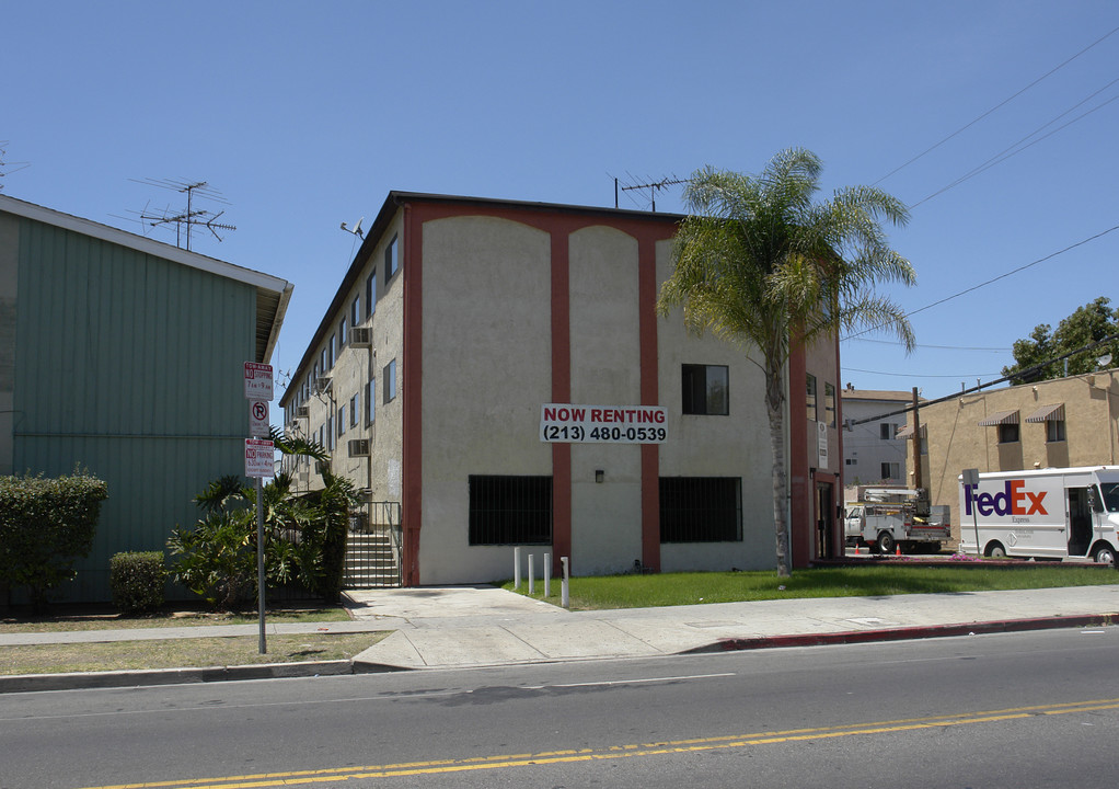 WSP Playa Palms Apartments LLC in Los Angeles, CA - Foto de edificio