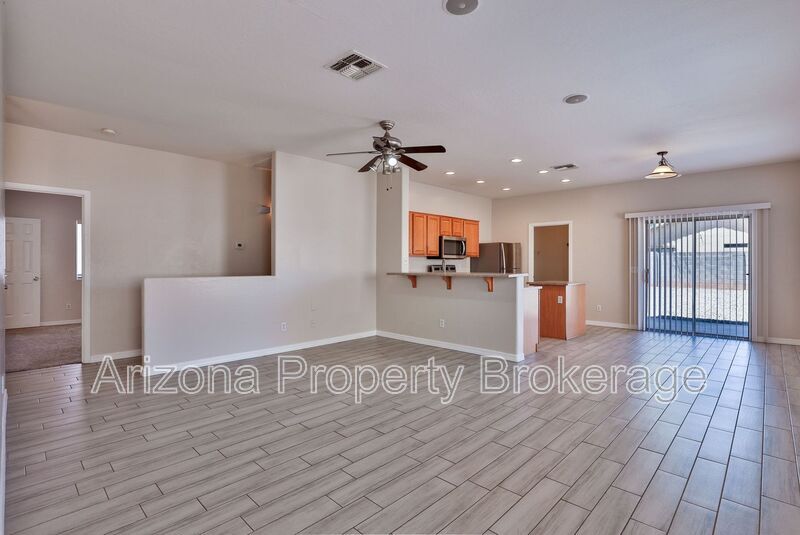 9134 W Virginia Ave in Phoenix, AZ - Building Photo